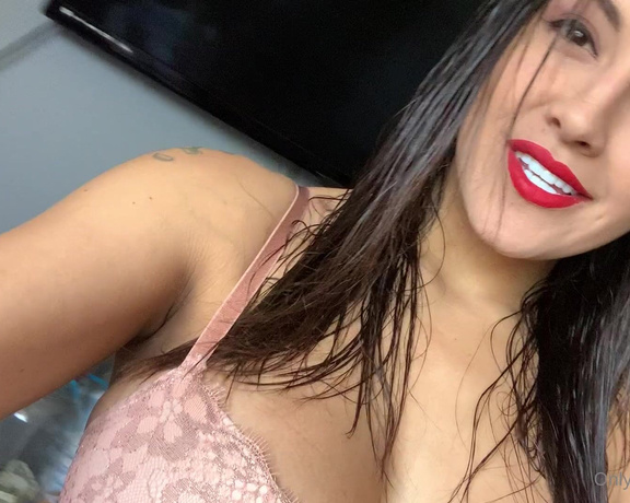 Brianna Marie Dale aka Bridale22 OnlyFans - Found this video from a little bit ago, I hope you like it working on a fun new set today! Check