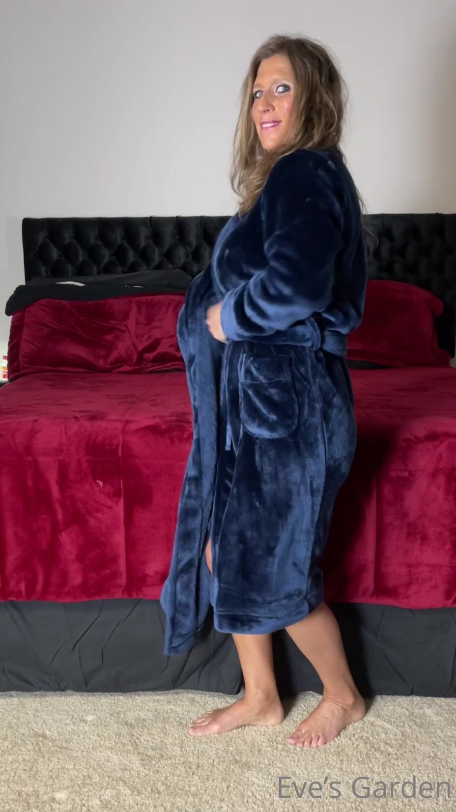 Watch online Eve30j OnlyFans - New robe Yes, I’m a little silly ...