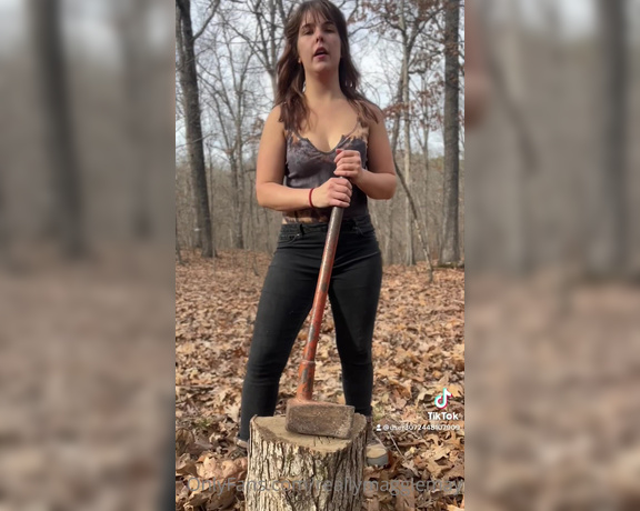 Maggie May aka Reallymaggiemay OnlyFans - Join me for an afternoon of splitting wood