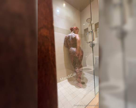 Mandicat OnlyFans - Peaking on me taking a shower Naughty naughty