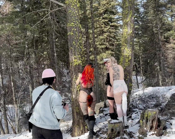 Mandicat OnlyFans - Little behind the scenes of our very cold kitty girl photo shoot! A guy on a quad kept driving by fo