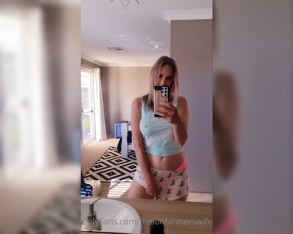 Melonfarmerswife OnlyFans - I literally just made this happy flash vid for fun I love sharing with you all! I have some more to