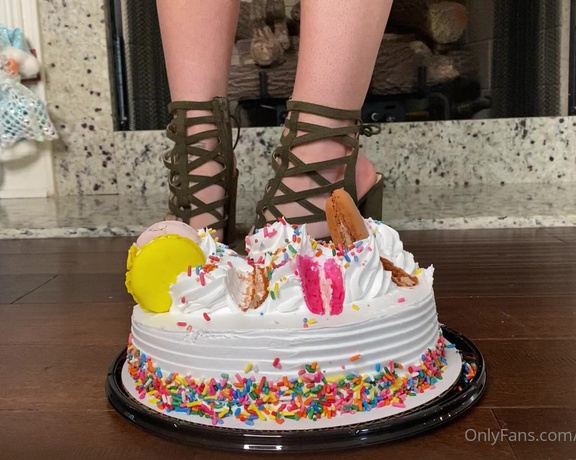Mstriggahappy OnlyFans - Which one of my foot worshippers would love to clean all this cake off my perfect 7in feet