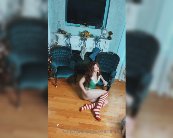 Overlairbee OnlyFans- The xxxxmas content is coming! Here’s a Christmas striptease from your fave lil elf! (Okay I’m more