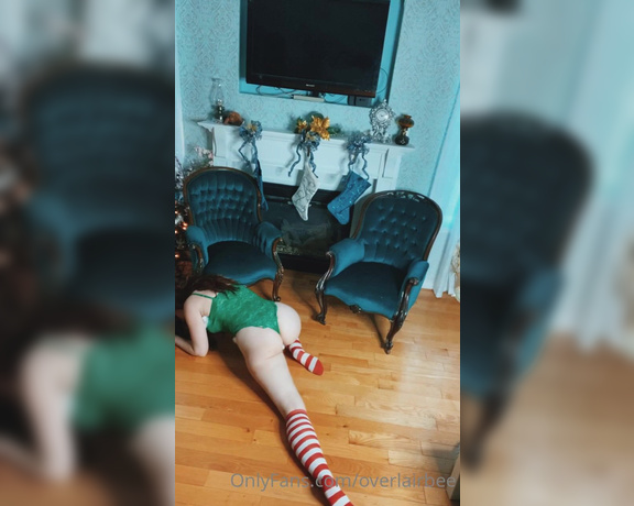 Overlairbee OnlyFans- Christmas elf striptease! All I want for Christmas is you! Lots of legs and twerking as I practice m