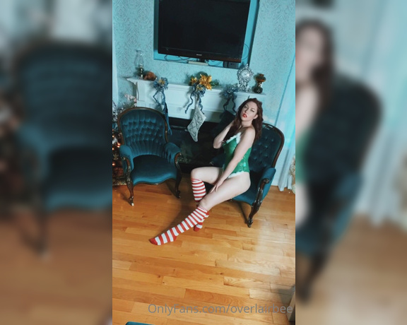 Overlairbee OnlyFans- Christmas elf striptease! All I want for Christmas is you! Lots of legs and twerking as I practice m