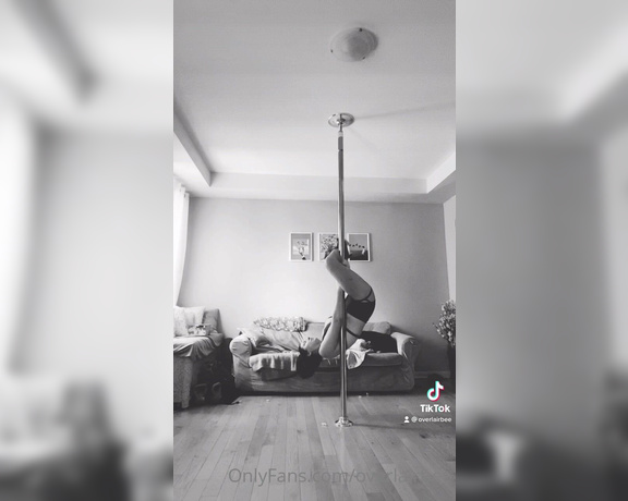 Overlairbee OnlyFans- Little morning pole practice Feel free to put virtual dollars in my garter (If you tip on this vid