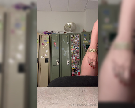 Overlairbee OnlyFans- I’m back visiting NN and I took this little dressing room video while I undresssed!