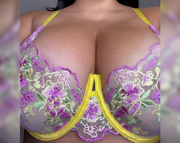 Big Titty Bri aka Sssxo OnlyFans - Are these your favorite onlyfans titties SAY YES