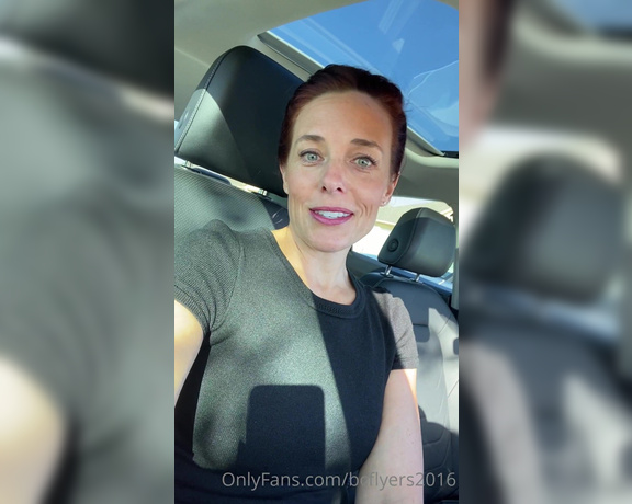 HotWifeInOk aka Bcflyers2016 OnlyFans - Little hello to brighten your Monday morning!