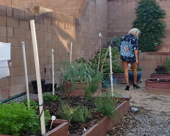 Angel Kesabel aka Angelkesabel OnlyFans - Checking out the veggie and fruit babies