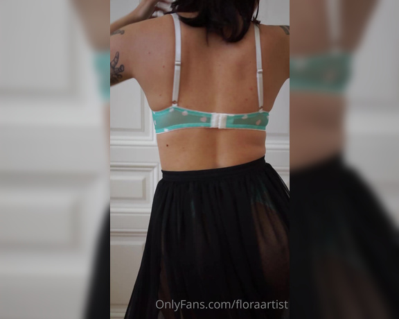 Floraartist OnlyFans - Let me unwrap real quick )