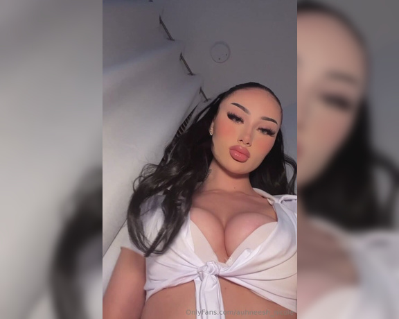 Auhneesh Nicole aka Auhneesh_nicole OnlyFans - Can I be ur tease