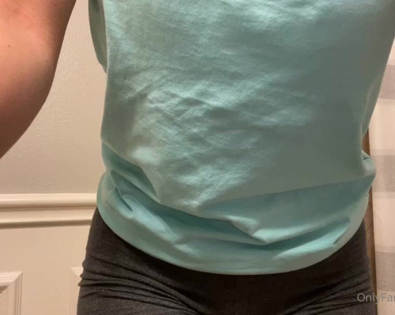Theonlybiababy OnlyFans - Little titty drop and ass shaking