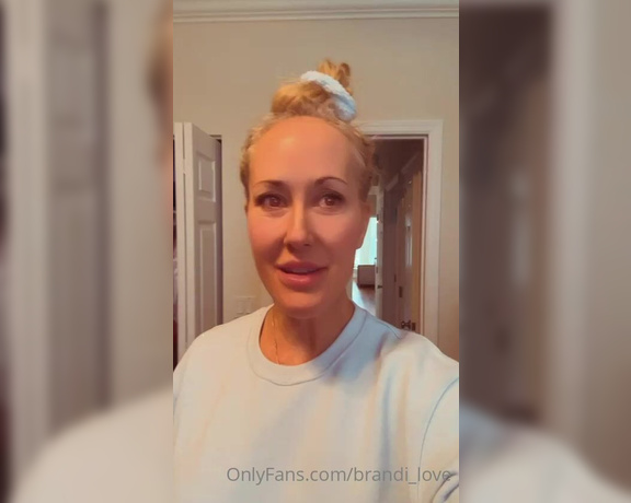 Brandi Love aka Brandi_love OnlyFans - CLOSED TITTY FLASH TUESDAY! Alright Titty lovers! The rules are simple! Simply send $15 over for a o