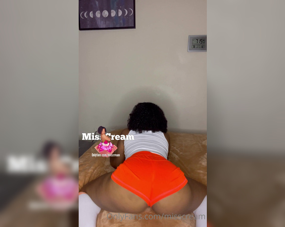 Cream aka Misscream OnlyFans - Lazy twerk because my ass is sore lmao but I love y’all