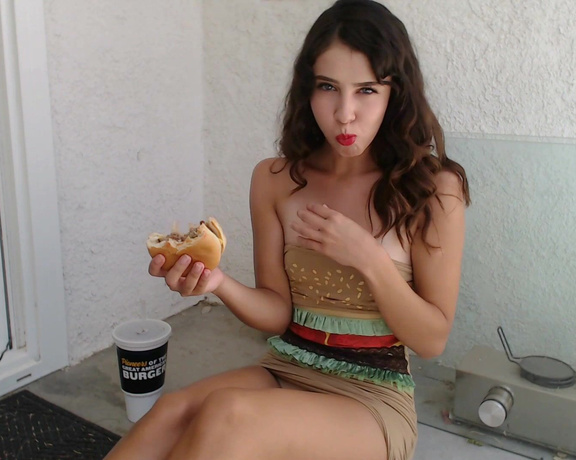 Duffy Roze Eating A Burger In My Burger Dress