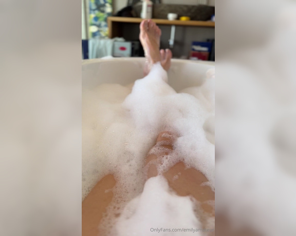 Emilyamateur OnlyFans - Jump in the bubbles with me