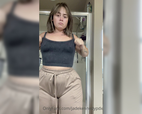 Jade Kennedy aka Jadekennedypdx OnlyFans - Watch me try on the new outfit I got I think it’s cute and cozy, which is basically my only require