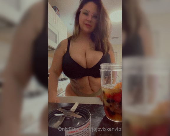 Jojovixxenvip OnlyFans - Make a smoothie with me 1