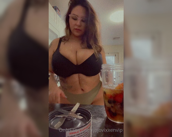 Jojovixxenvip OnlyFans - Make a smoothie with me 1