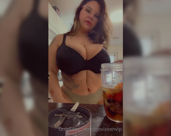 Jojovixxenvip OnlyFans - Make a smoothie with me 1