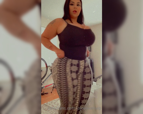 Jojovixxenvip OnlyFans - Imagine we’re on a date and you tell me you wannna play with me what are you taking off me first