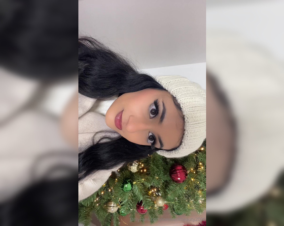 Kayla Kapoor aka Innocentbeauty2000 OnlyFans - Getting unready to do some naughty winter things with you baby here is a teaser for your gift toda