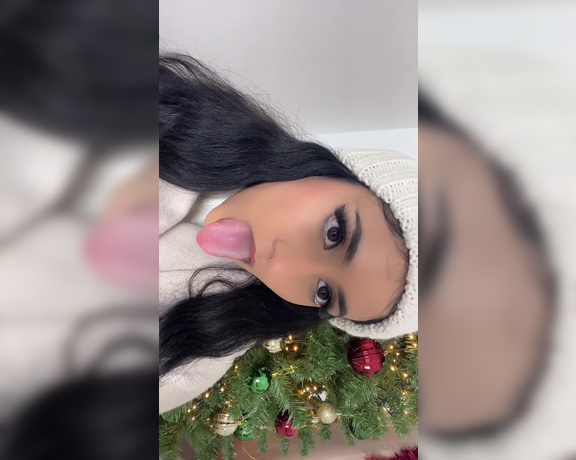 Kayla Kapoor aka Innocentbeauty2000 OnlyFans - Getting unready to do some naughty winter things with you baby here is a teaser for your gift toda