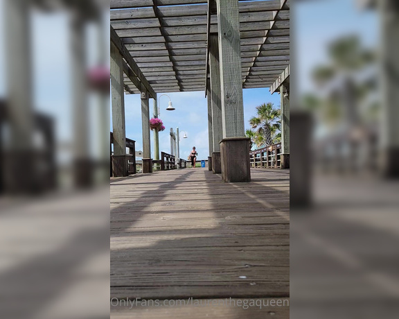 Laurenthegaqueen OnlyFans - Looking for somewhere cool to eat lunch on the boardwalk