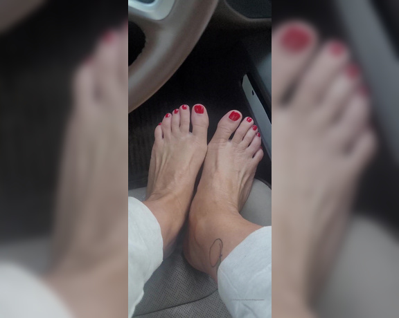 Laurenthegaqueen OnlyFans - Fresh manipedi this morning Happy St Pattys Day! Its so nice out today 1