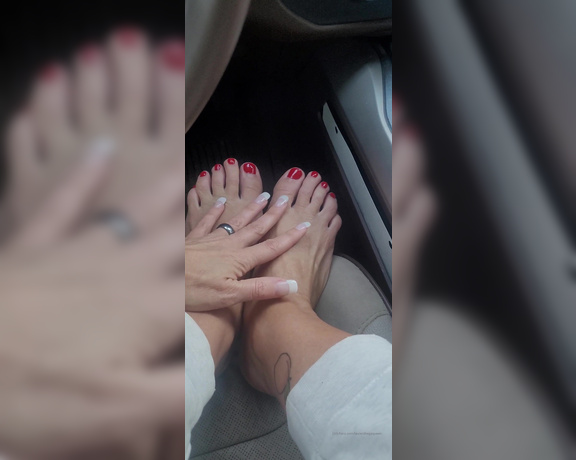 Laurenthegaqueen OnlyFans - Fresh manipedi this morning Happy St Pattys Day! Its so nice out today 1