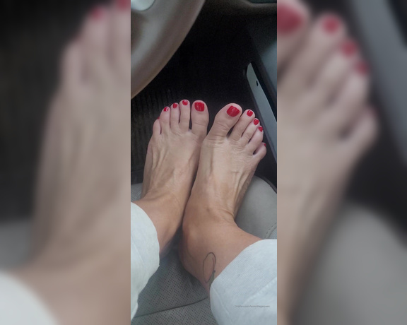 Laurenthegaqueen OnlyFans - Fresh manipedi this morning Happy St Pattys Day! Its so nice out today 1