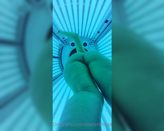 Laurenthegaqueen OnlyFans - More tanning bed fun![requested] Did the stand up bed this time & put the camera on the floor! Thx