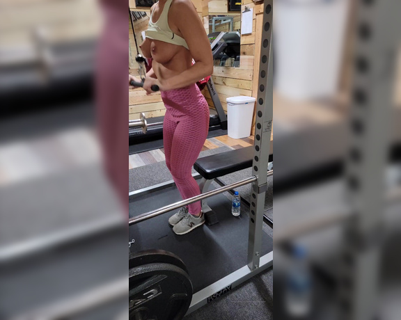 Laurenthegaqueen OnlyFans - Recorded my last set of triceps with my tits out earlier this morning Im 95% sure I want to do tha