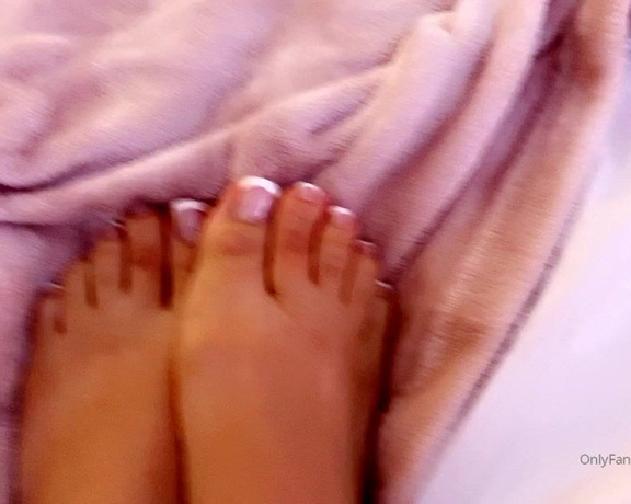 Lexi Reign OnlyFans aka Lexireign_vip - You guys requested for some feet content