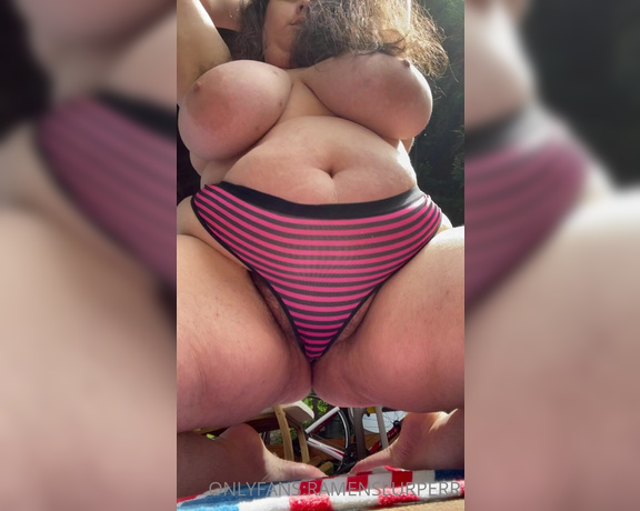 Marie Sweets BBW aka Ramenslurperr OnlyFans - Sat in the sun for an hour or so and my wiggle is coming back