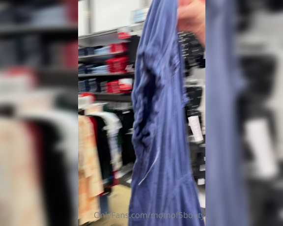 Momof5booty OnlyFans - Come with me shopping today in Old Navy!! The weather was warm today so I was able to show some sk 2
