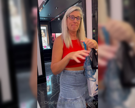 Momof5booty OnlyFans - Totally forgot to post these videos from my last shopping trip bra less! I posted the photos and t 3