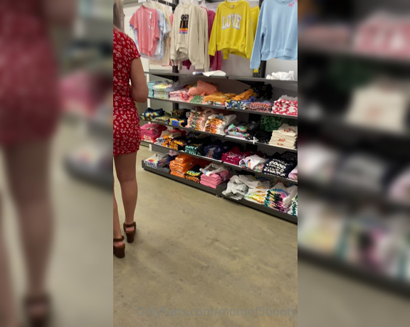 Momof5booty OnlyFans - Come with me shopping today in Old Navy!! The weather was warm today so I was able to show some sk 1