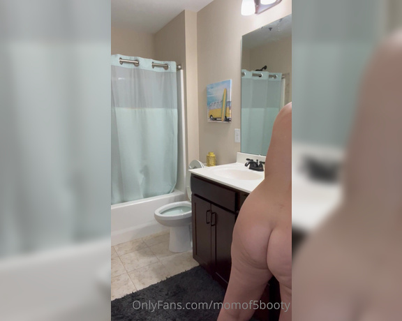 Momof5booty OnlyFans - When guests are coming over you also have to make sure the guest bathroom is clean! What would you d