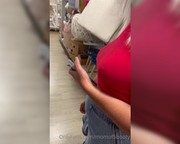 Momof5booty OnlyFans - Totally forgot to post these videos from my last shopping trip bra less! I posted the photos and t 4