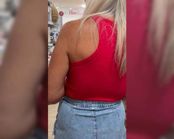 Momof5booty OnlyFans - Totally forgot to post these videos from my last shopping trip bra less! I posted the photos and t 4