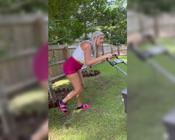Momof5booty OnlyFans - Couldn’t go all Summer without posting another sexy vid of me mowing the grass!! It’s so hot out, I