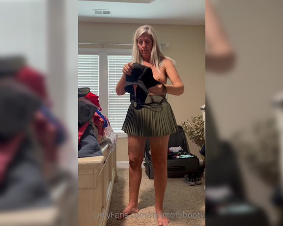 Momof5booty OnlyFans - Trying on some more outfits before we went to Disney!! Some hot Titty closeups!!