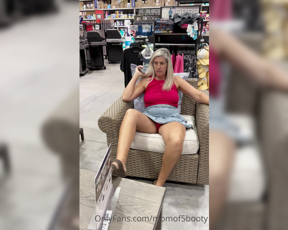 Momof5booty OnlyFans - Totally forgot to post these videos from my last shopping trip bra less! I posted the photos and t 7