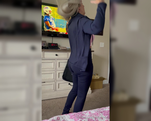 Momof5booty OnlyFans - Watch me try on a legging and top set! Looks like an everyday Mom outfit with a little bit of sexy!