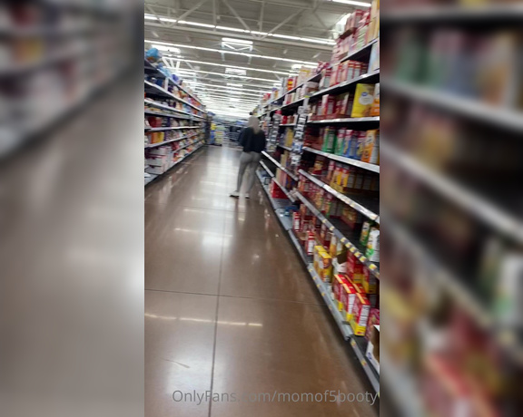 Momof5booty OnlyFans - A fun candid public vid today of me doing some shopping at Walmart wearing my Tik Tok leggings!! Wha