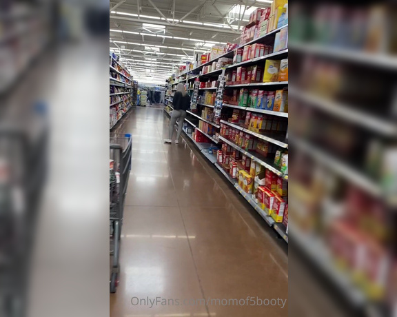 Momof5booty OnlyFans - A fun candid public vid today of me doing some shopping at Walmart wearing my Tik Tok leggings!! Wha