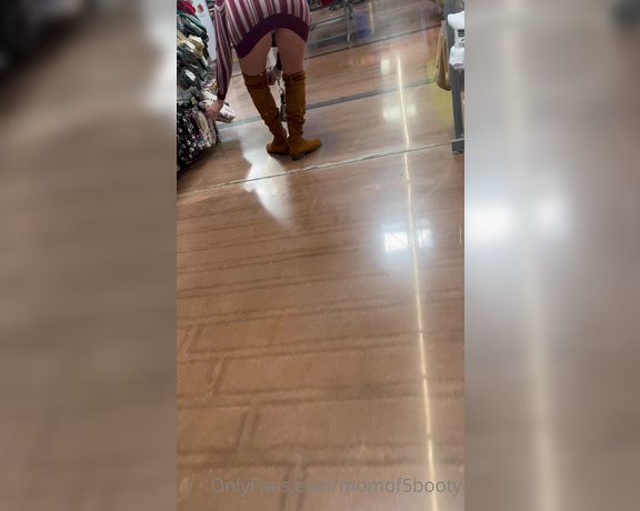 Momof5booty OnlyFans - Peek up Mommies skirt! Just doing some shopping for some new slippers lol! What would you do if you